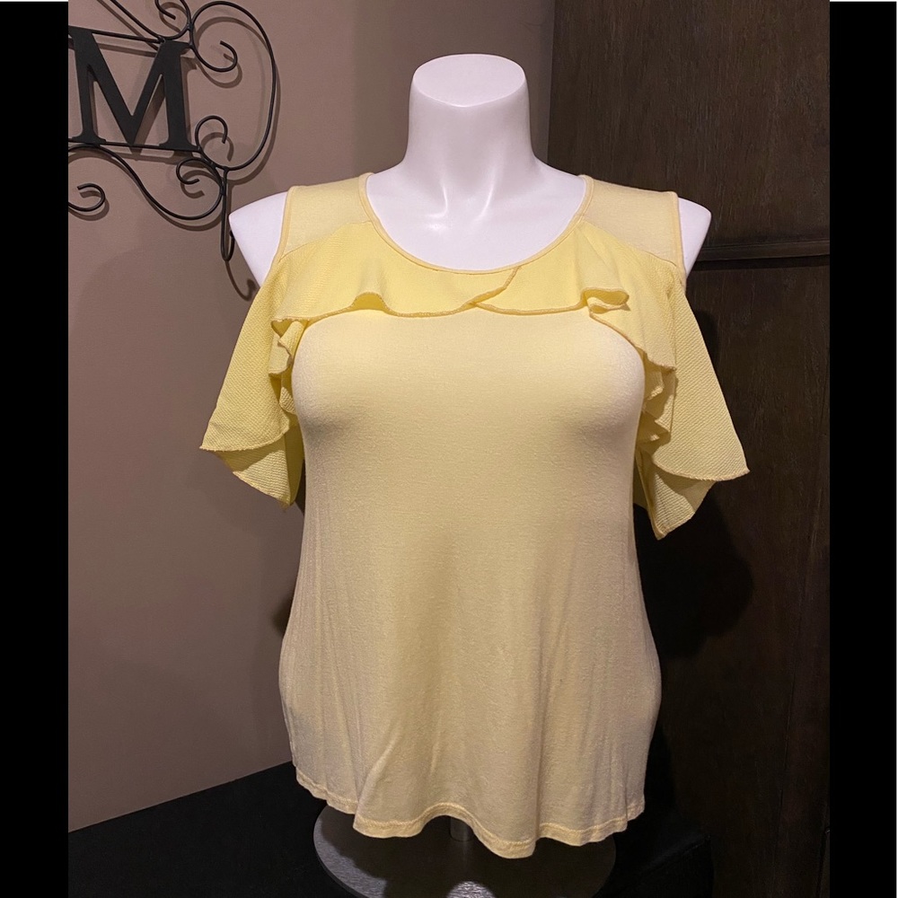 Cold shoulder short sleeve shirt